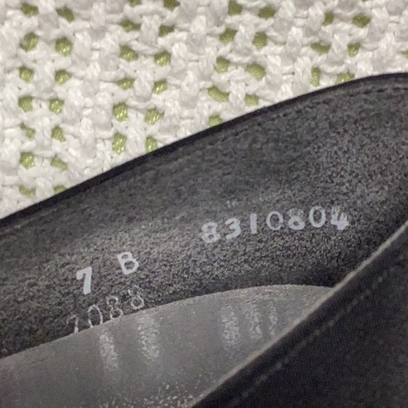 Black heels with crystal toe accents - Picture 3 of 6